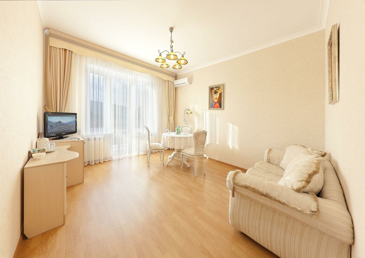 Гостиница Бонжур Сукко-87