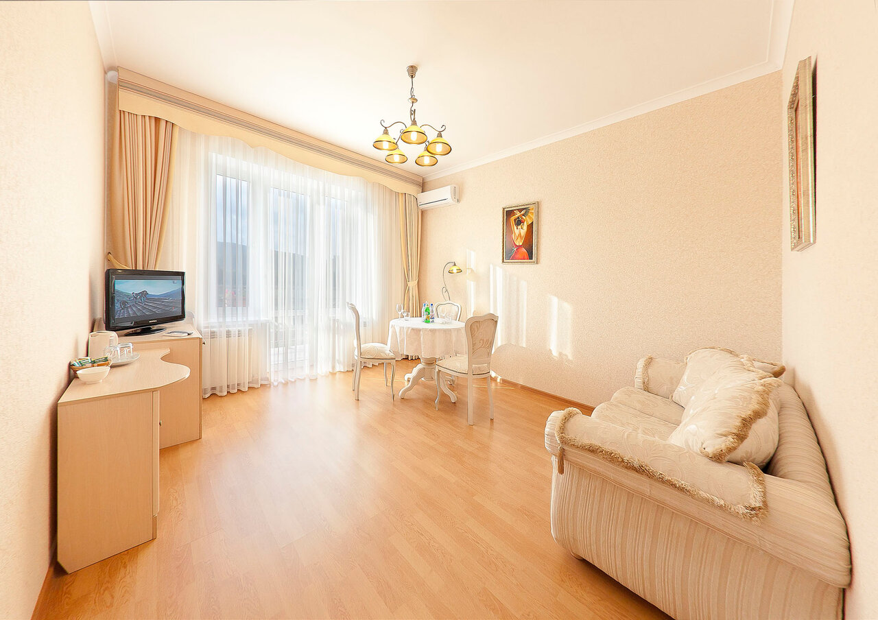 Гостиница Бонжур Сукко