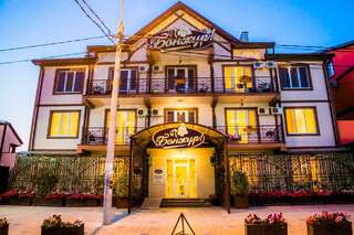 Гостиница Бонжур Сукко-0