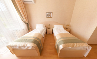Гостиница Бонжур Сукко Стандартный двухместный номер с 1 кроватью или 2 отдельными кроватями-1