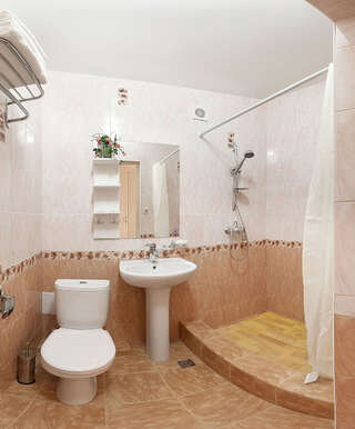 Гостиница Бонжур Сукко Стандартный номер без балкона  с 1 одной и 2 отдельными кроватями-4