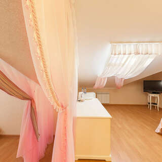 Гостиница Бонжур Сукко Семейный номер Делюкс-3