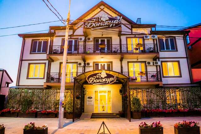 Гостиница Бонжур Сукко-3