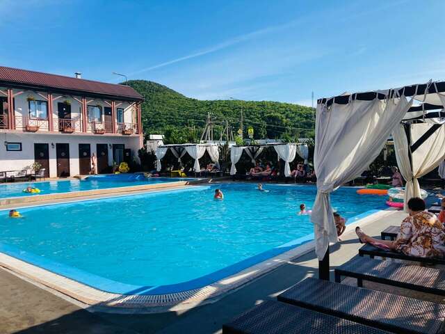 Гостиница Бонжур Сукко-210