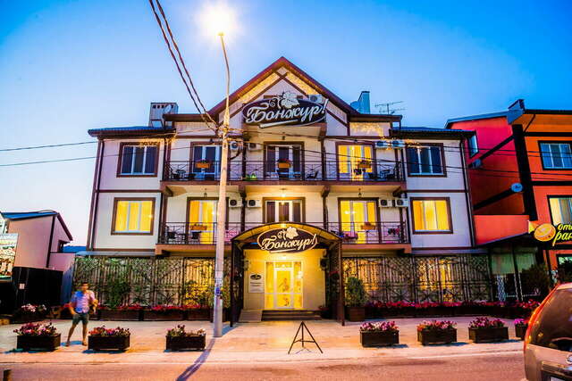 Гостиница Бонжур Сукко-16